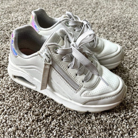 Skechers | Girls' UNO Gen1 Memory Foam Sneakers | White | Size 13 - Picture 2 of 11